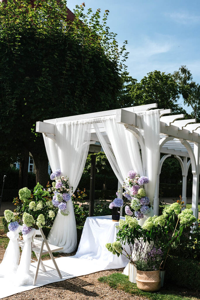 Dekoracje ślubne plenerowe